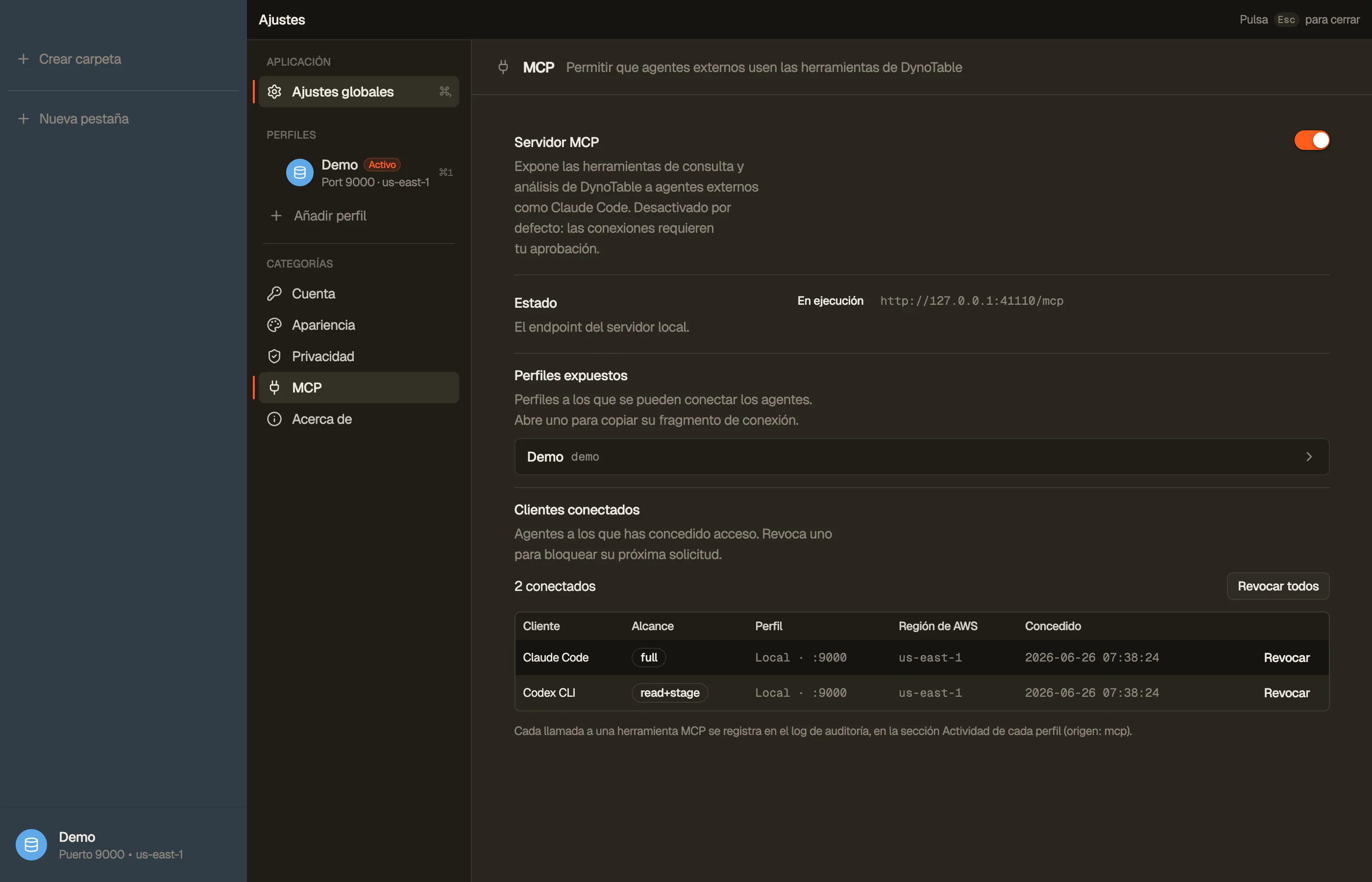 Ajustes → Servidor MCP: el servidor ejecutándose en un puerto de loopback local, con la lista de clientes conectados y sus niveles de acceso.