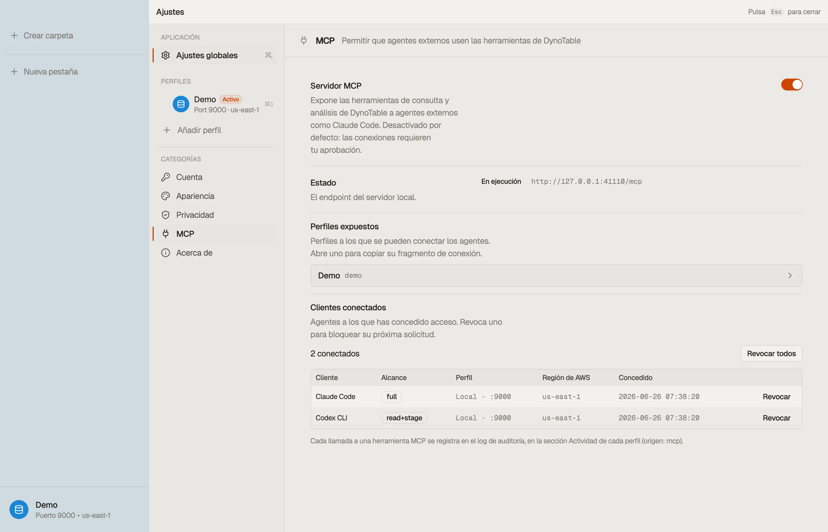 Ajustes → Servidor MCP: el servidor ejecutándose en un puerto de loopback local, con la lista de clientes conectados y sus niveles de acceso.