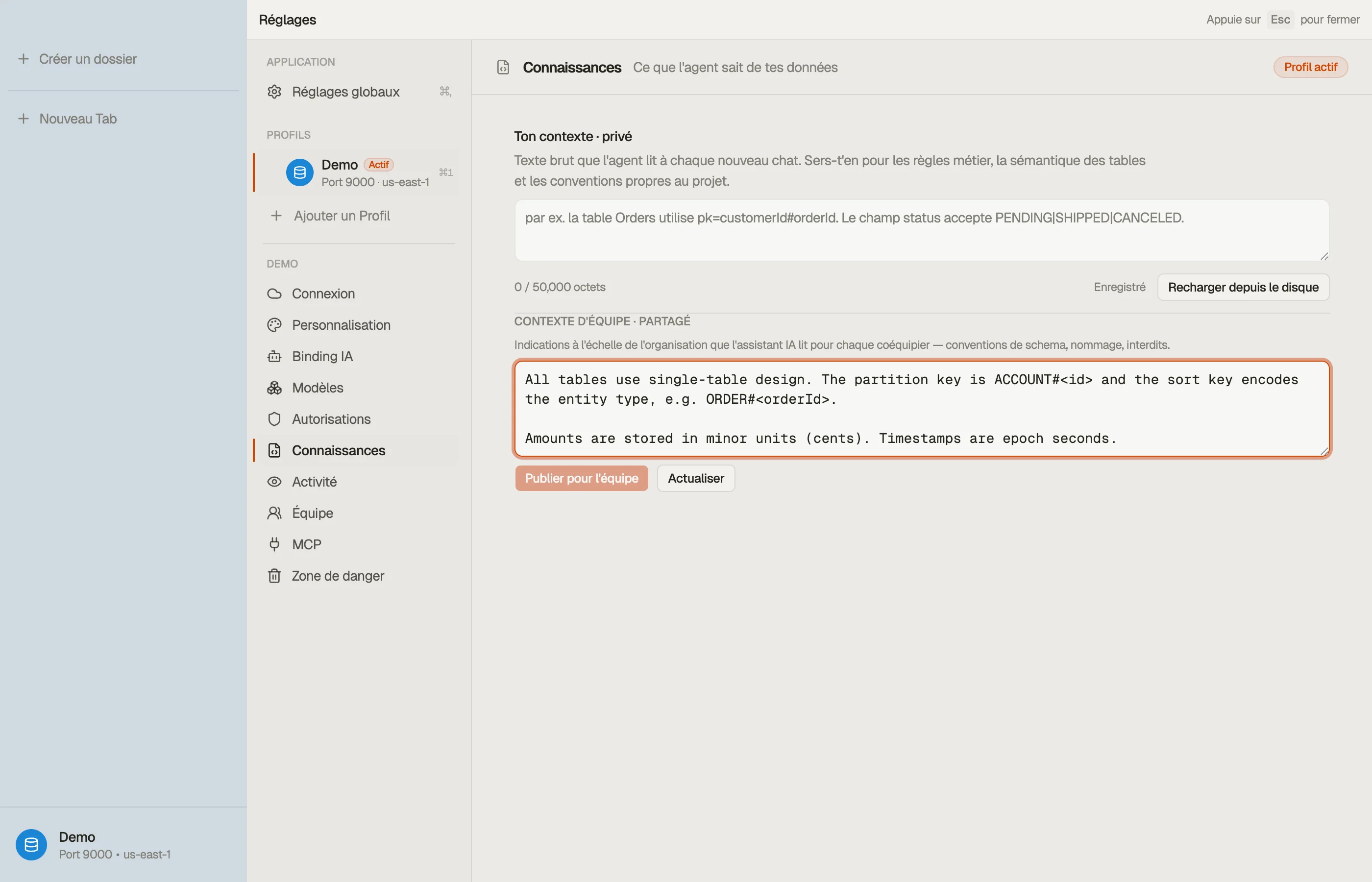 Le contexte d'espace de travail partagé dans les réglages de contexte d'IA — publié une fois, lu par l'assistant de chaque membre.