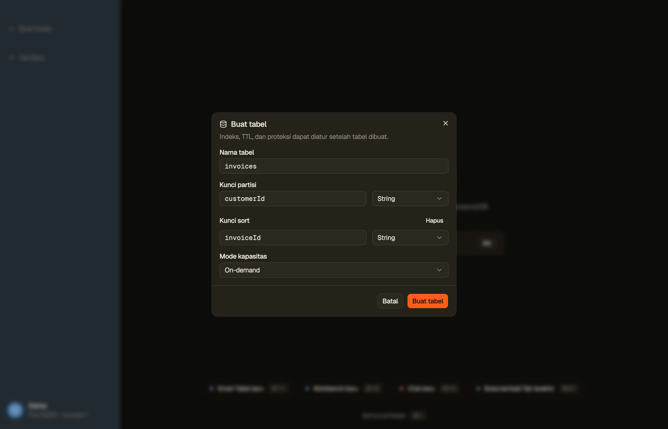 Dialog Create table DynoTable: nama tabel, partition key dan sort key beserta tipe atributnya, dan pilihan kapasitas on-demand atau provisioned.