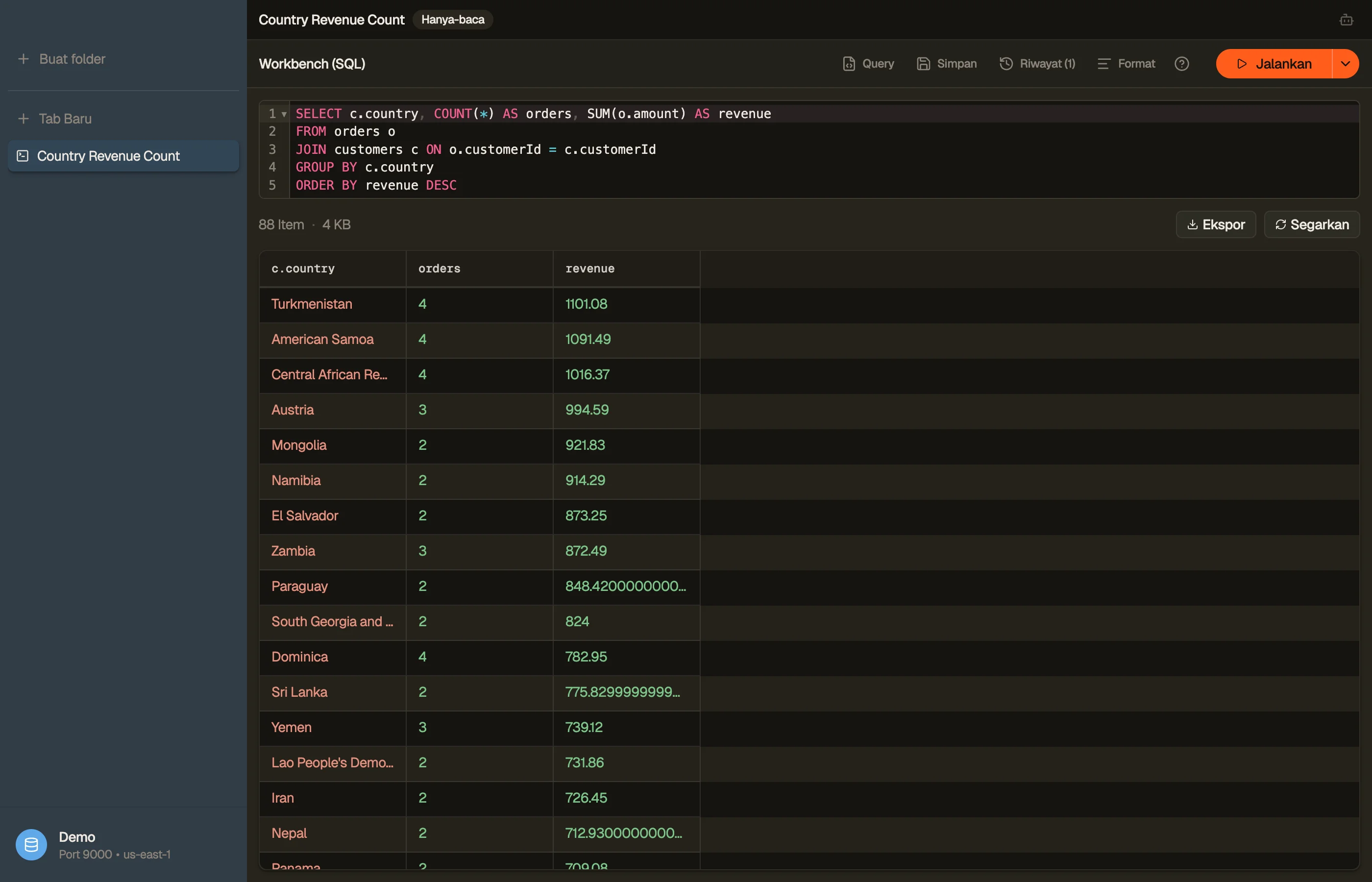 Workbench: SQL JOIN multi-tabel, dengan grid hasil yang di-join di bawah.