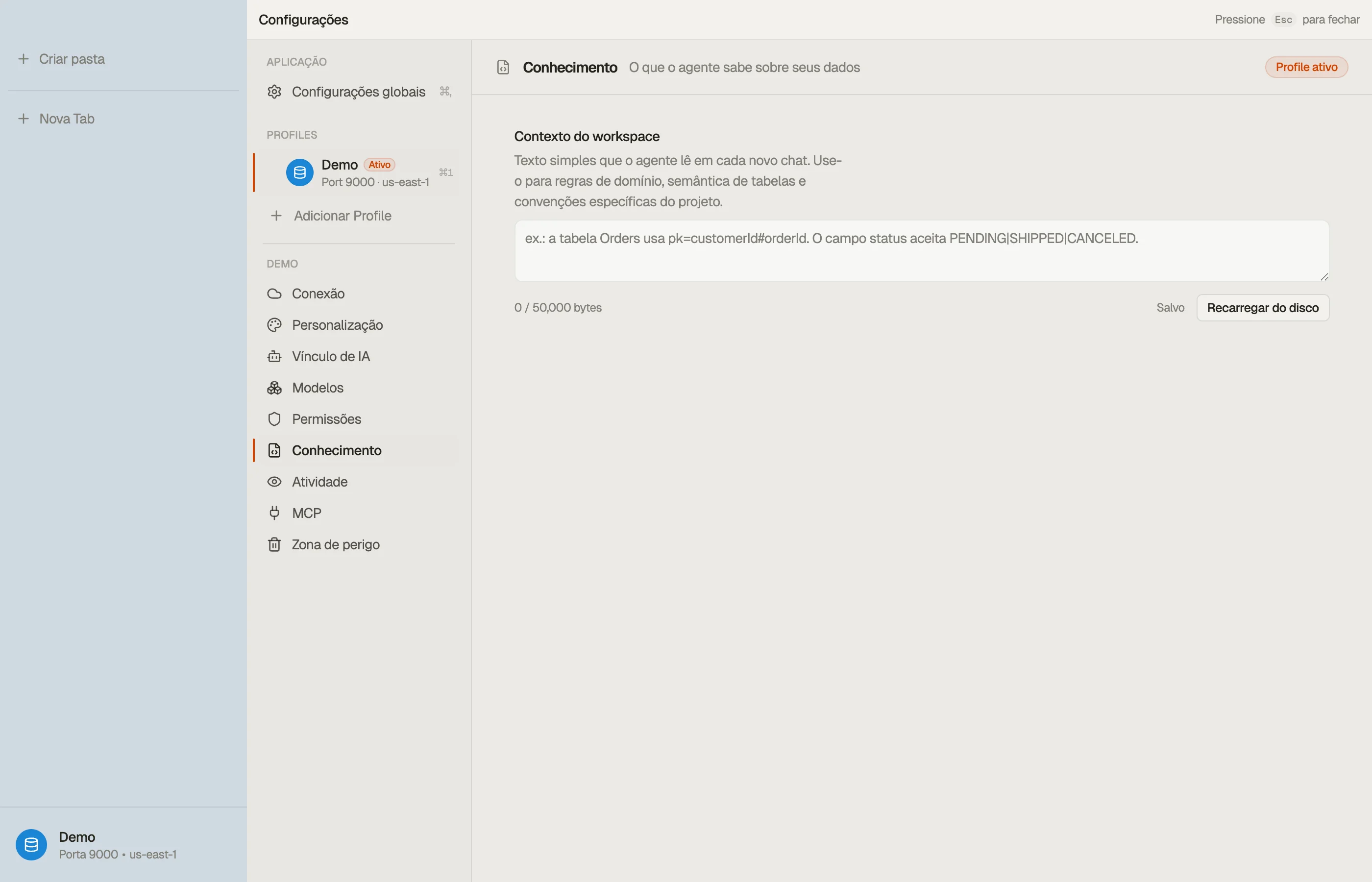 Conhecimento — as notas de workspace que o assistente lê como contexto permanente.