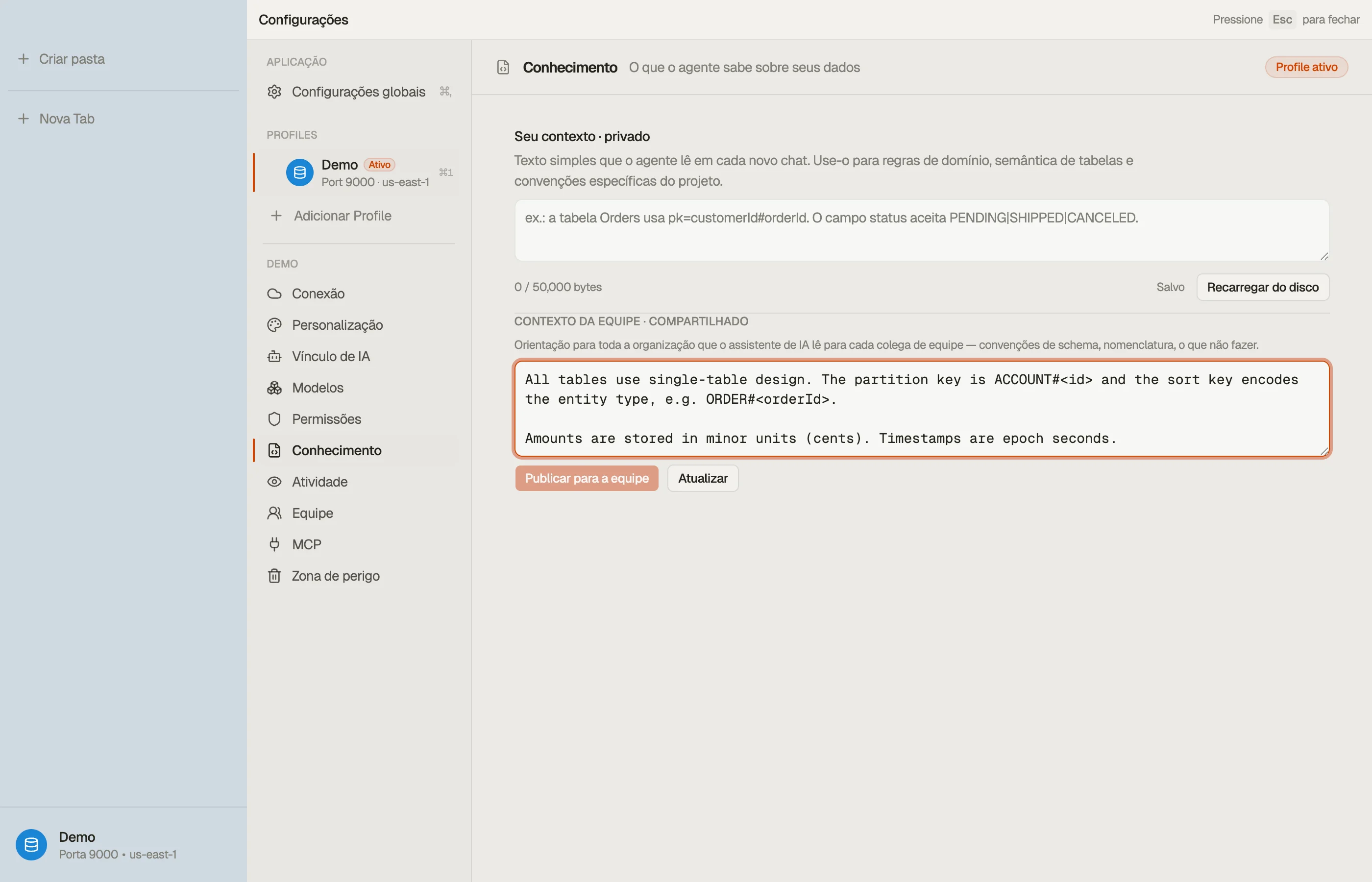 Contexto de workspace compartilhado nas configurações de contexto de IA — publicado uma vez, lido pelo assistente de todos os membros.