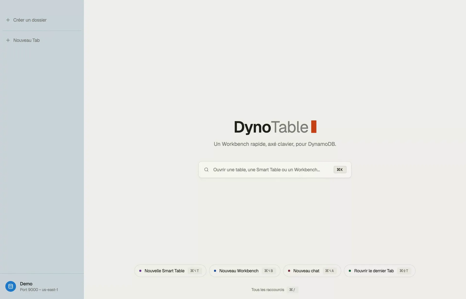 L'interface DynamoDB de DynoTable sur son écran d'accueil : une barre ⌘K pour ouvrir une table, une Smart Table ou un workbench, avec le profil actif et la région épinglés dans la barre latérale.
